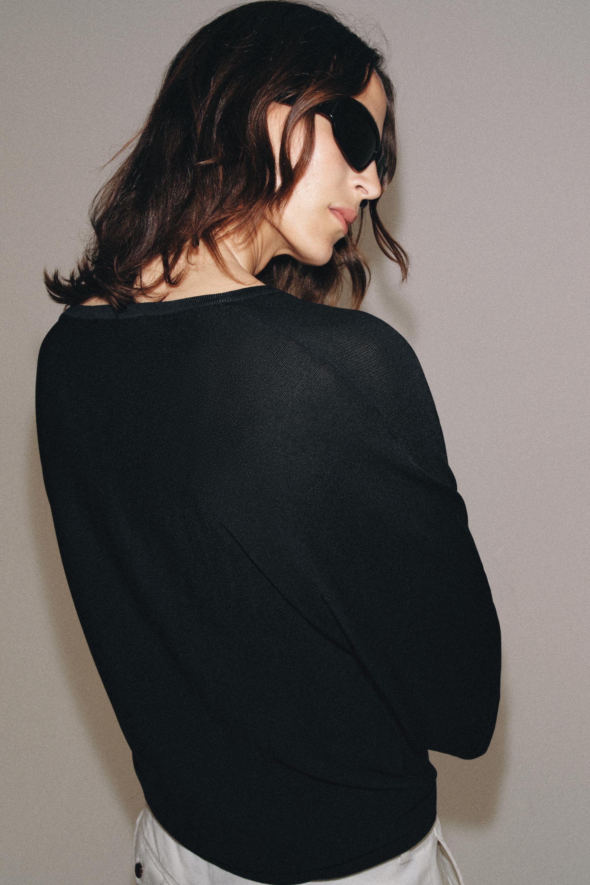 FLOWY V-NECK KNIT JUMPER